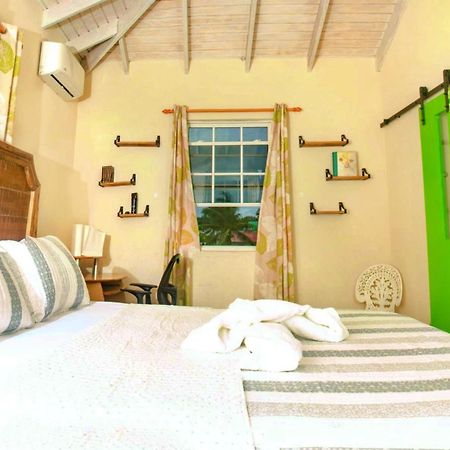 Cozy Modern Upstairs 2 Bed A/C Apt Near 2 Everything Saint Philip Dış mekan fotoğraf