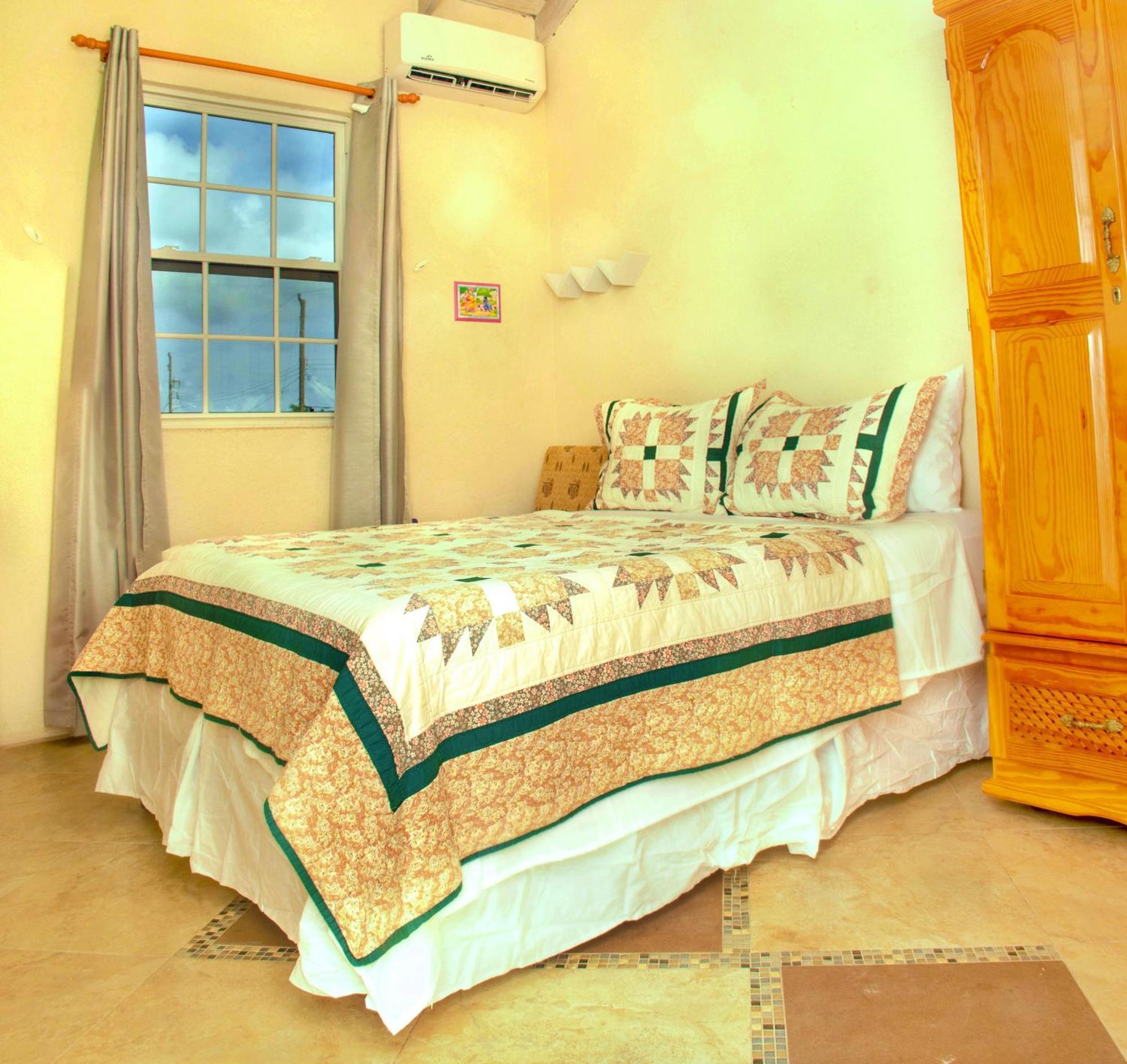 Cozy Modern Upstairs 2 Bed A/C Apt Near 2 Everything Saint Philip Dış mekan fotoğraf