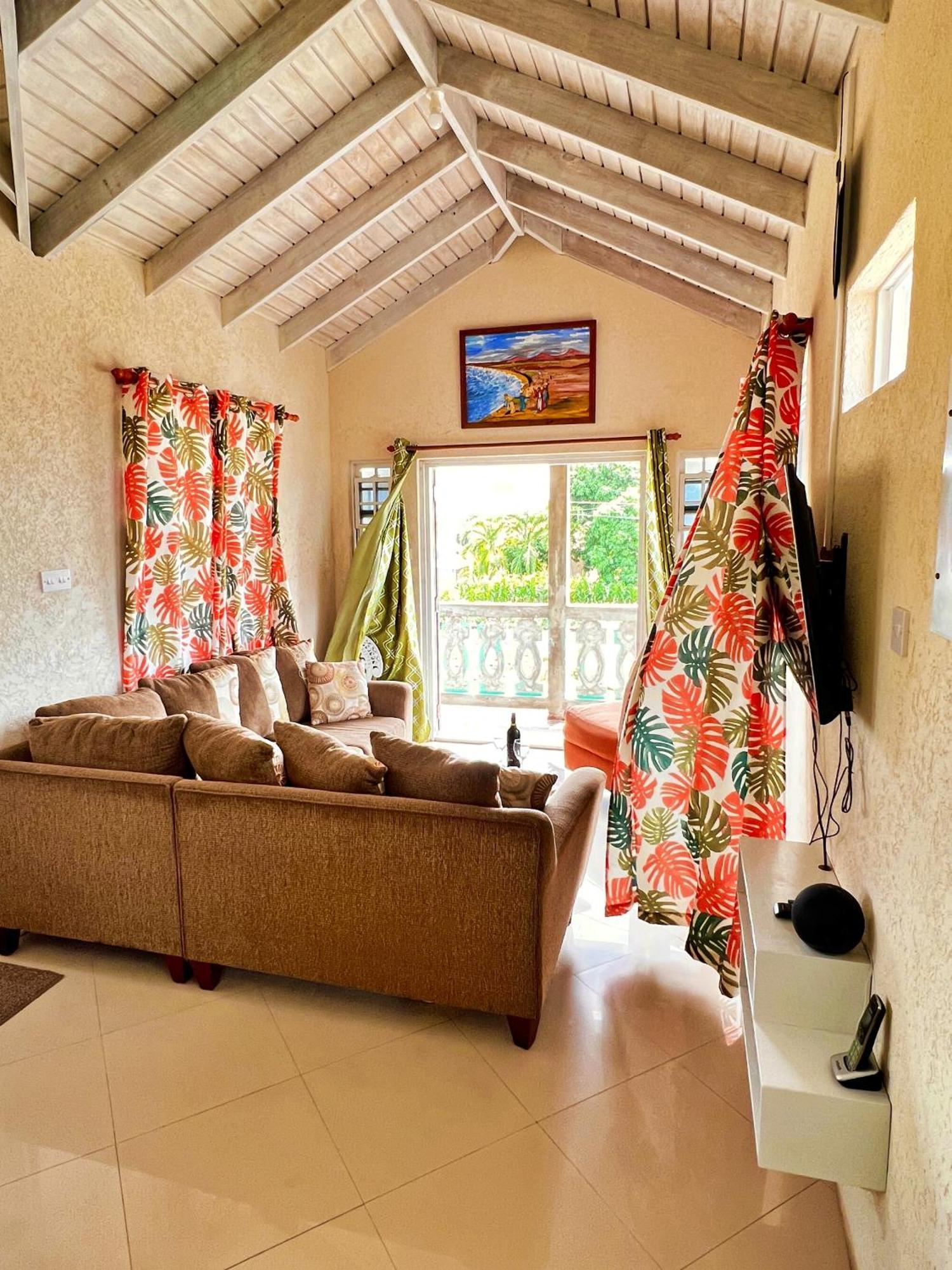 Cozy Modern Upstairs 2 Bed A/C Apt Near 2 Everything Saint Philip Dış mekan fotoğraf