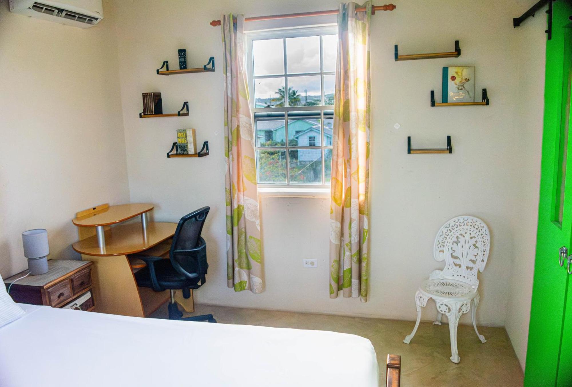 Cozy Modern Upstairs 2 Bed A/C Apt Near 2 Everything Saint Philip Dış mekan fotoğraf