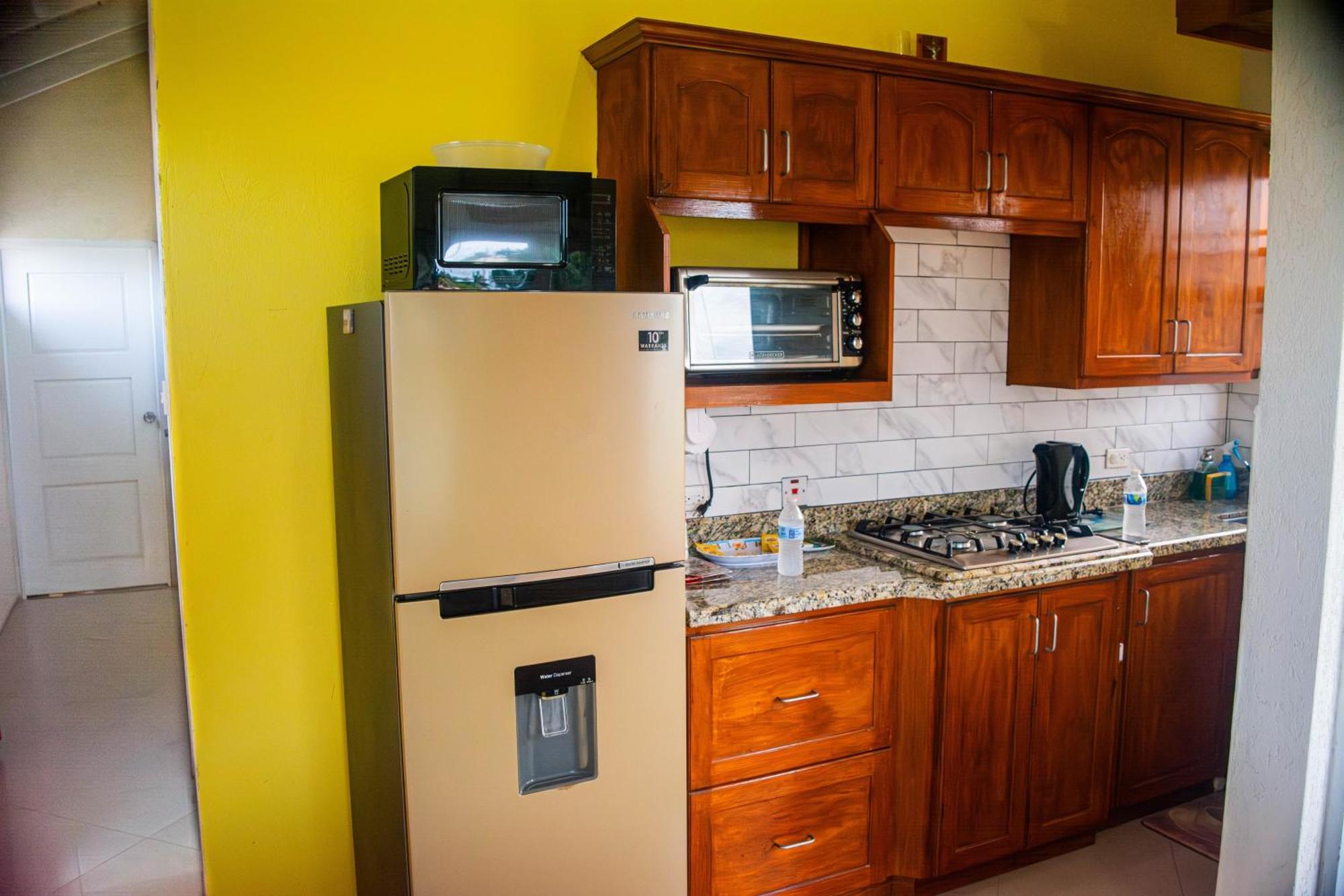 Cozy Modern Upstairs 2 Bed A/C Apt Near 2 Everything Saint Philip Dış mekan fotoğraf